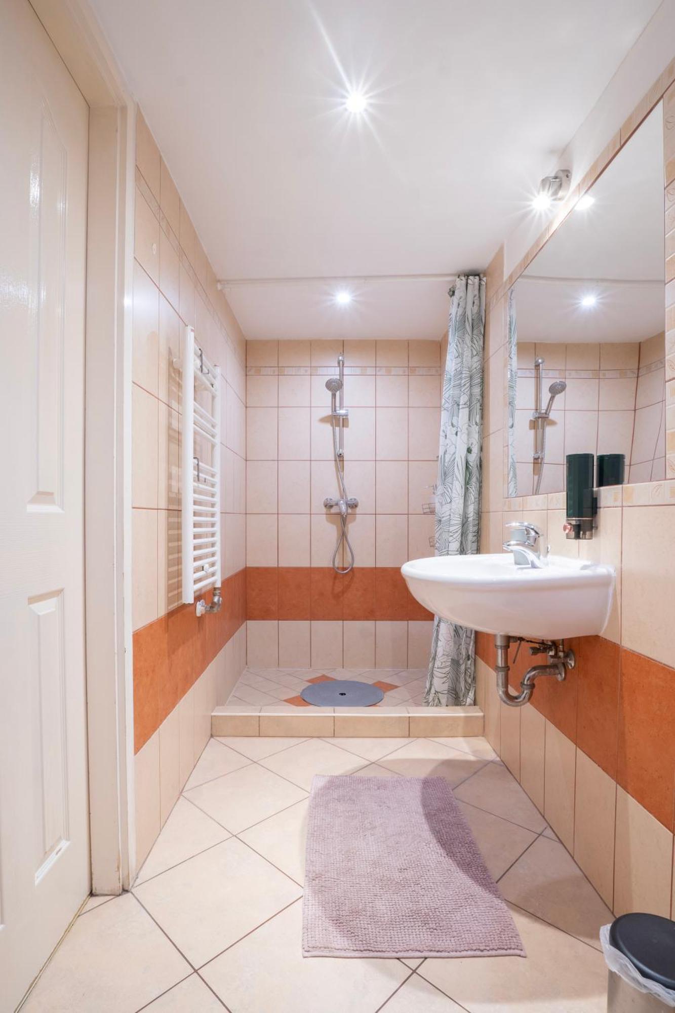 Cedar Inn Budapest - Palace District מראה חיצוני תמונה
